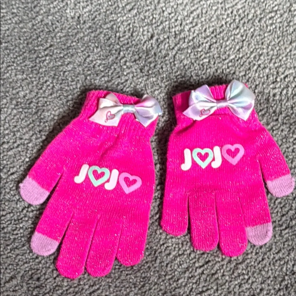 JoJo Siwa Pink Glitter Kids Gloves by Nickelodeon.